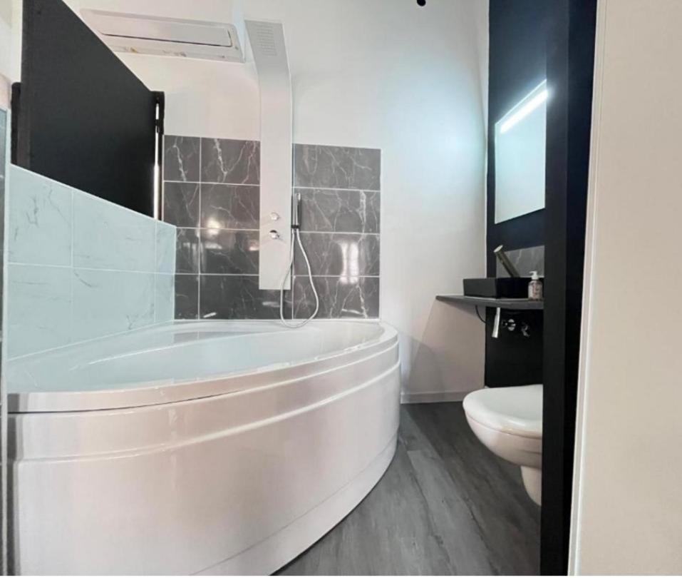 Charmant Studio Baignoire Narbonne Exteriér fotografie